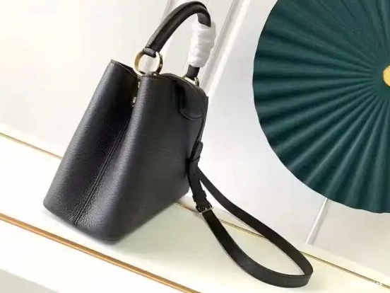 Fake Louis Bags LOUIS VUITTON MM CAPUCINES 0522